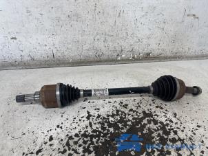 Gebruikte Aandrijfas links-voor Opel Astra L Sports Tourer (F4/FC/FN/FR) 1.2 Turbo 110 12V Prijs € 100,00 Margeregeling aangeboden door Het Viaduct