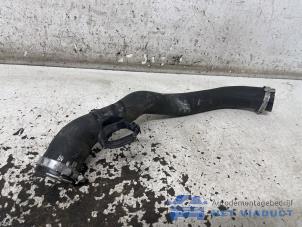 Gebruikte Intercooler Slang Opel Astra L Sports Tourer (F4/FC/FN/FR) 1.2 Turbo 110 12V Prijs € 25,00 Margeregeling aangeboden door Het Viaduct