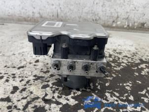 Gebruikte ABS Pomp Ford Transit Courier 1.5 EcoBlue Prijs € 250,00 Margeregeling aangeboden door Het Viaduct