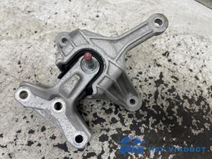 Gebruikte Motorsteun Hyundai Kona (OS) 64 kWh Prijs € 25,00 Margeregeling aangeboden door Het Viaduct