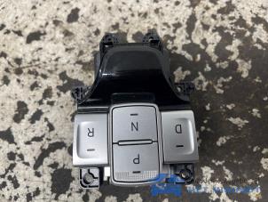 Gebruikte Selectiehendel automaat Hyundai Kona (OS) 64 kWh Prijs € 70,00 Margeregeling aangeboden door Het Viaduct