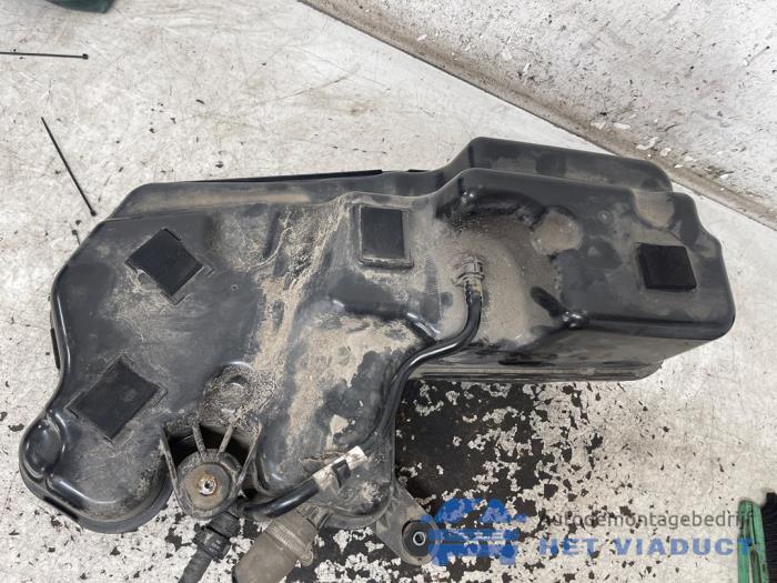 Gebruikte Additatief tank BMW 1 serie (F21) 120d TwinPower Turbo 2.0 16V Prijs € 125,00 Margeregeling aangeboden door Het Viaduct