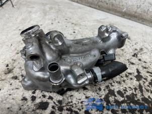 Gebruikte EGR Buis Mercedes A Limousine (177.1) 1.5 A-180d Prijs € 40,00 Margeregeling aangeboden door Het Viaduct