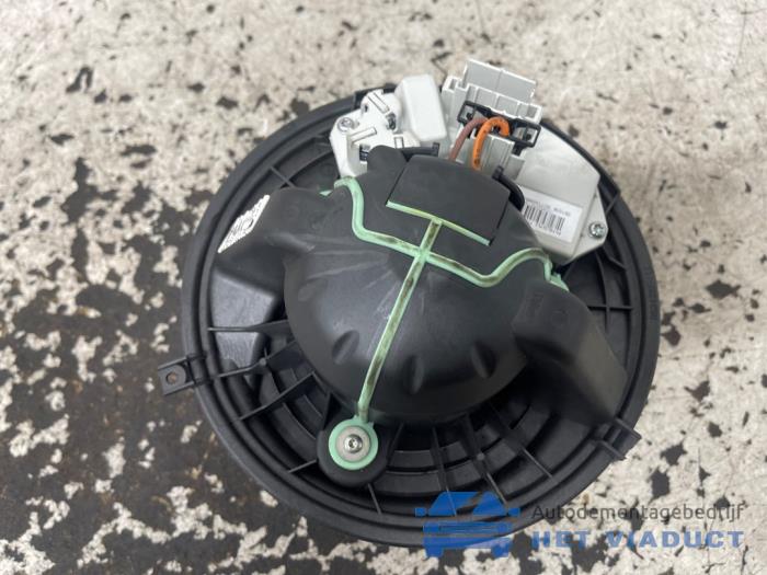 Gebruikte Chaufage Ventilatiemotor BMW 3 serie (E92) 325i 24V Prijs € 40,00 Margeregeling aangeboden door Het Viaduct