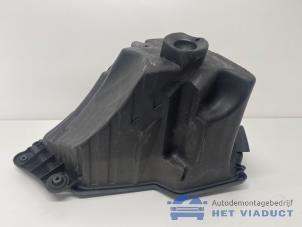 Gebruikte Luchtfilterhuis BMW 3 serie (E92) 325i 24V Prijs € 150,00 Margeregeling aangeboden door Het Viaduct