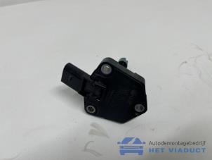 Gebruikte Oliepeil sensor Skoda Fabia III Combi (NJ5) 1.0 TSI 12V Prijs € 10,00 Margeregeling aangeboden door Het Viaduct