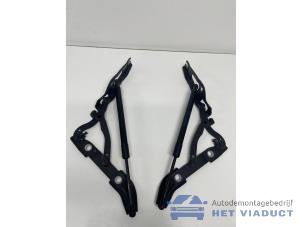 Gebruikte Achterklep Scharnier BMW 3 serie (E92) 325i 24V Prijs € 50,00 Margeregeling aangeboden door Het Viaduct