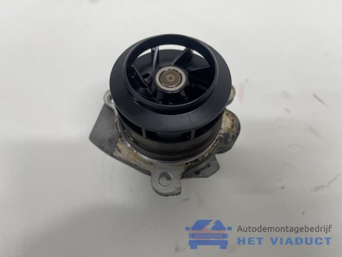 Gebruikte Waterpomp Skoda Rapid Spaceback 1.6 TDI Greenline Prijs € 15,00 Margeregeling aangeboden door Het Viaduct
