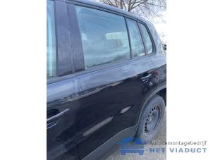 Gebruikte Portier 4Deurs links-achter Volkswagen Tiguan (5N1/2) 2.0 TDI 16V Blue Motion Prijs € 500,00 Margeregeling aangeboden door Het Viaduct