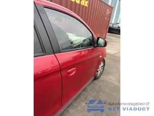 Gebruikte Deur 4Deurs rechts-voor Mitsubishi Space Star (A0) 1.2 12V Prijs € 400,00 Margeregeling aangeboden door Het Viaduct