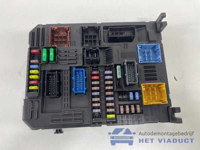 Gebruikte Module Bodycontrol Peugeot 308 SW (L4/L9/LC/LJ/LR) 1.2 12V e-THP PureTech 110 Prijs € 60,00 Margeregeling aangeboden door Het Viaduct