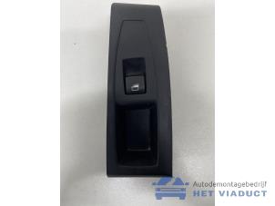Gebruikte Raam schakelaar elektrisch BMW 2 serie Active Tourer (F45) 216d 1.5 TwinPower Turbo 12V Prijs € 20,00 Margeregeling aangeboden door Het Viaduct