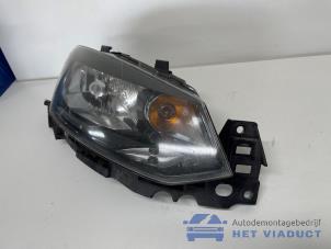 Gebruikte Koplamp rechts Volkswagen Polo V (6R) 1.2 TDI 12V BlueMotion Prijs € 100,00 Margeregeling aangeboden door Het Viaduct