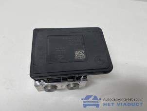 Gebruikte ABS Pomp Mazda 2 (DJ/DL) 1.5 SkyActiv-G 90 Prijs op aanvraag aangeboden door Het Viaduct