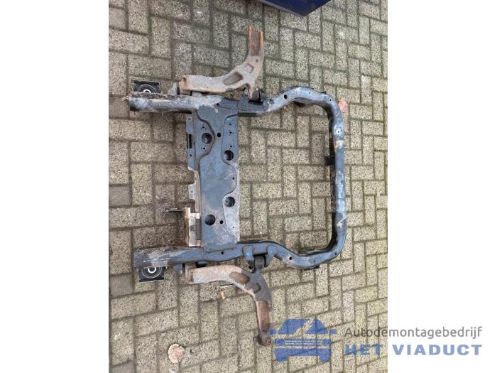 Subframe van een Volkswagen Transporter T5 2.0 TDI DRF 2012