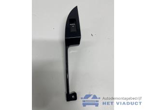 Gebruikte Ruit schakelaar elektrisch Hyundai iX20 (JC) 1.6 CRDi 16V VGT Prijs € 30,00 Margeregeling aangeboden door Het Viaduct