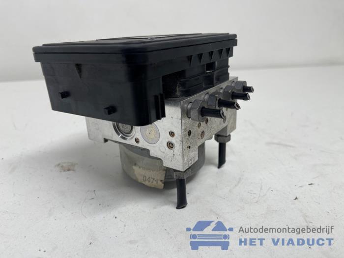 Gebruikte ABS Pomp Ford Fiesta 7 1.0 EcoBoost 12V Prijs € 180,00 Margeregeling aangeboden door Het Viaduct
