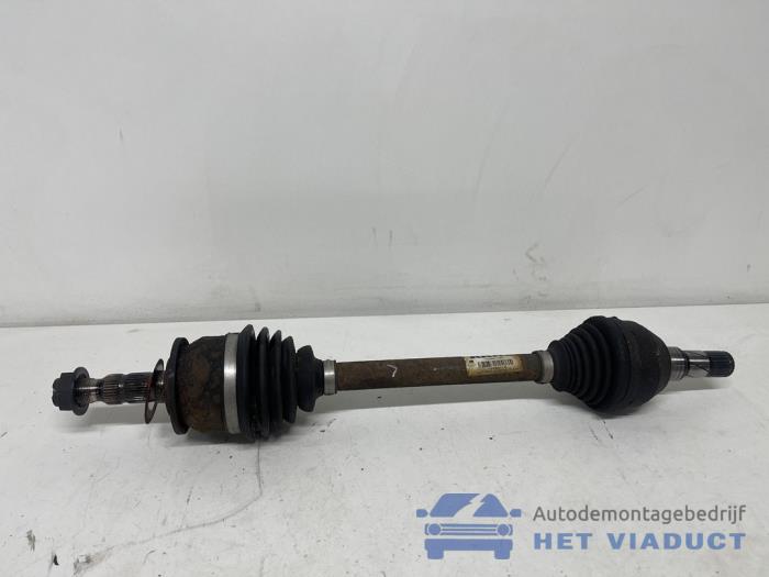 Gebruikte Aandrijfas links-voor Opel Astra K Sports Tourer 1.6 CDTI 110 16V Prijs € 90,00 Margeregeling aangeboden door Het Viaduct