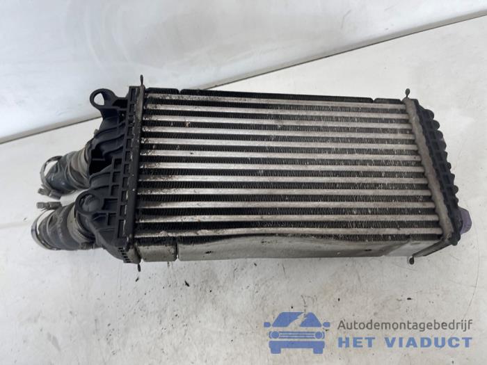 Gebruikte Intercooler Peugeot 208 II (UB/UH/UP) 1.2 Vti 12V PureTech 130 Prijs € 50,00 Margeregeling aangeboden door Het Viaduct