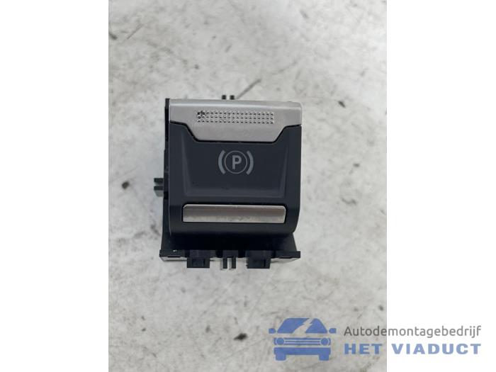 Gebruikte Schakelaar handrem Peugeot 208 II (UB/UH/UP) 1.2 Vti 12V PureTech 130 Prijs € 25,00 Margeregeling aangeboden door Het Viaduct