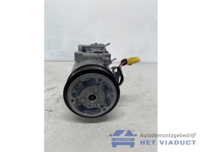 Gebruikte Aircopomp Peugeot 208 II (UB/UH/UP) 1.2 Vti 12V PureTech 130 Prijs € 50,00 Margeregeling aangeboden door Het Viaduct
