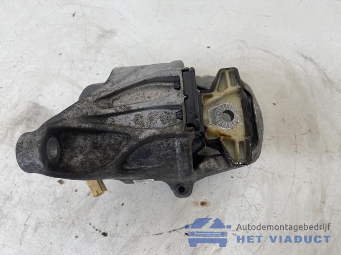 Gebruikte Motorsteun Audi A4 Avant (B9) Prijs € 100,00 Margeregeling aangeboden door Het Viaduct