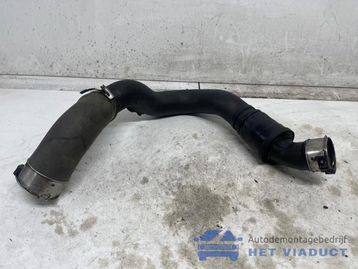 Gebruikte Intercooler Buis Jaguar XE 2.0d 180 16V Prijs € 40,00 Margeregeling aangeboden door Het Viaduct
