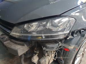 Gebruikte Koplamp links Volkswagen Golf VII Variant (AUVV) 1.6 TDI BlueMotion 16V Prijs € 450,00 Margeregeling aangeboden door De Broers Auto's