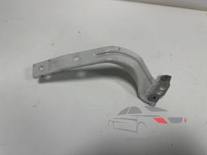 Gebruikte Schermdrager links-voor Volkswagen Up! (121) 1.0 12V 60 Prijs € 20,00 Margeregeling aangeboden door De Broers Auto's