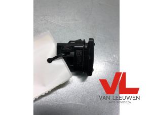 Gebruikte Elektrisch Raam Schakelaar Ford Mondeo Prijs € 8,00 Margeregeling aangeboden door Van Leeuwen Auto Onderdelen