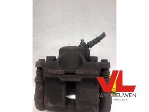 Gebruikte Remklauw (Tang) links-voor Dacia Sandero I (BS) 1.2 16V Prijs € 28,00 Margeregeling aangeboden door Van Leeuwen Auto Onderdelen