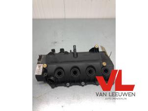 Gebruikte Kleppendeksel Dacia Sandero I (BS) 1.2 16V Prijs € 42,50 Margeregeling aangeboden door Van Leeuwen Auto Onderdelen