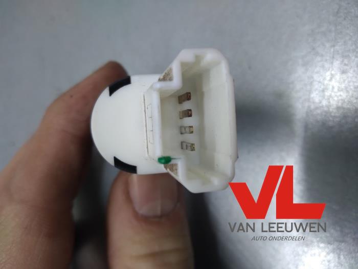 Remlicht Schakelaar van een Dacia Sandero I (BS) 1.2 16V 2009