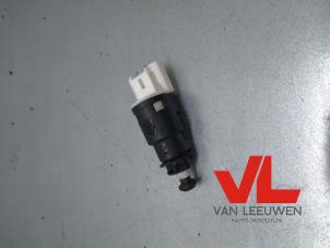Gebruikte Remlicht Schakelaar Dacia Sandero I (BS) 1.2 16V Prijs € 6,50 Margeregeling aangeboden door Van Leeuwen Auto Onderdelen