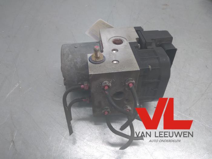 Gebruikte ABS Pomp Suzuki Swift (SF310/413) 1.0i Prijs € 22,00 Margeregeling aangeboden door Van Leeuwen Auto Onderdelen