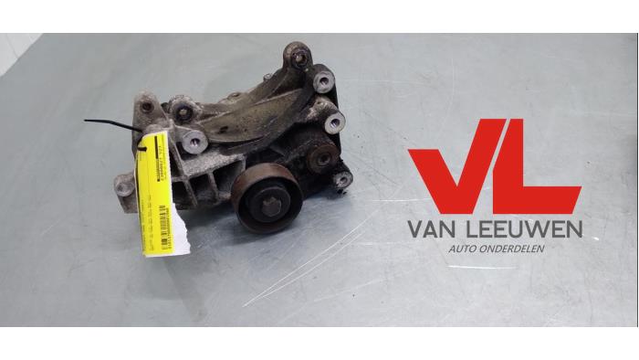 Gebruikte Dynamosteun onder Peugeot 206 (2A/C/H/J/S) 1.6 16V Prijs € 18,00 Margeregeling aangeboden door Van Leeuwen Auto Onderdelen