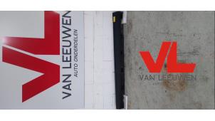 Gebruikte Afdeklijst dorpel links Ford Focus 3 1.0 Ti-VCT EcoBoost 12V 100 Prijs € 35,00 Margeregeling aangeboden door Van Leeuwen Auto Onderdelen