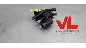 Gebruikte Thermostaathuis Ford Focus 3 1.0 Ti-VCT EcoBoost 12V 100 Prijs € 19,50 Margeregeling aangeboden door Van Leeuwen Auto Onderdelen