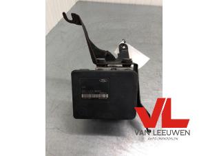 Gebruikte ABS Pomp Ford Fiesta 5 (JD/JH) 1.4 16V Prijs € 16,50 Margeregeling aangeboden door Van Leeuwen Auto Onderdelen