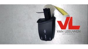 Gebruikte Radiobediening Stuur Ford Focus C-Max 1.8 16V Prijs € 8,50 Margeregeling aangeboden door Van Leeuwen Auto Onderdelen