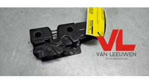 Gebruikte Motorkap Slotmechaniek Seat Leon (1P1) 1.6 Prijs € 10,00 Margeregeling aangeboden door Van Leeuwen Auto Onderdelen