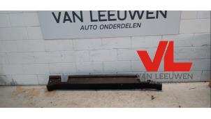 Gebruikte Afdeklijst dorpel rechts BMW Mini One/Cooper (R50) 1.6 16V One Prijs € 35,00 Margeregeling aangeboden door Van Leeuwen Auto Onderdelen