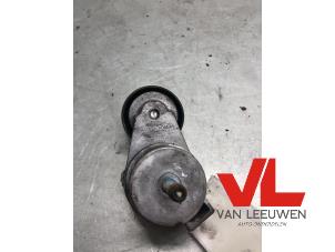 Gebruikte Spanrol Multiriem Opel Astra H SW (L35) 1.6 16V Twinport Prijs € 9,00 Margeregeling aangeboden door Van Leeuwen Auto Onderdelen