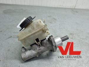 Gebruikte Hoofdremcilinder Opel Astra H SW (L35) 1.6 16V Twinport Prijs € 9,00 Margeregeling aangeboden door Van Leeuwen Auto Onderdelen