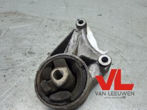 Gebruikte Motorsteun Opel Astra H SW (L35) 1.6 16V Twinport Prijs € 9,00 Margeregeling aangeboden door Van Leeuwen Auto Onderdelen