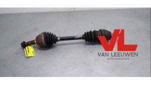 Gebruikte Homokineetas links-voor Opel Astra H SW (L35) 1.6 16V Twinport Prijs € 9,00 Margeregeling aangeboden door Van Leeuwen Auto Onderdelen