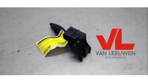 Gebruikte Knipperlicht Schakelaar Ford Focus 1 Wagon 1.6 16V Prijs € 20,00 Margeregeling aangeboden door Van Leeuwen Auto Onderdelen