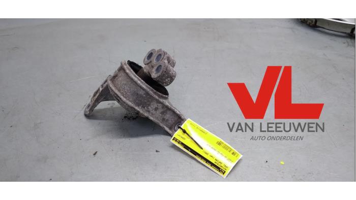 Gebruikte Motorrubber Opel Zafira (F75) 1.8 16V Prijs € 23,00 Margeregeling aangeboden door Van Leeuwen Auto Onderdelen