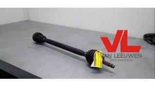Gebruikte Aandrijfas rechts-voor Volkswagen Lupo (6X1) 1.0 MPi 50 Prijs € 13,50 Margeregeling aangeboden door Van Leeuwen Auto Onderdelen