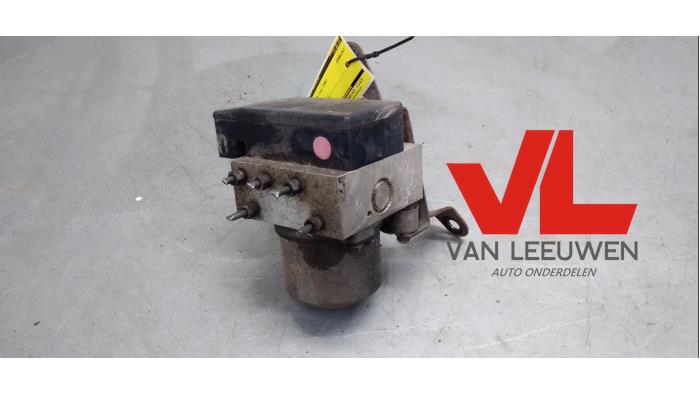 ABS Pomp van een Toyota Land Cruiser 90 (J9) 3.0 TD 1996